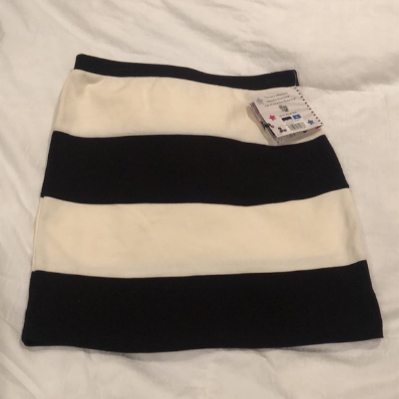 🆕Disney Girl knit skirt! black/ivory! vintage from the Cece collection! NWT! L - Picture 11 of 12